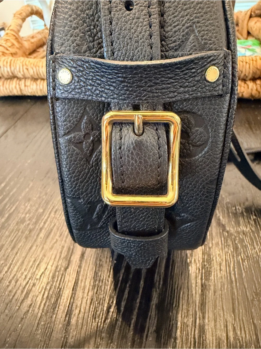 LV Cross Body Empreinte Boite Chapeau Souple MM Black